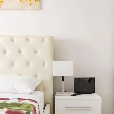 Modern Near Ponte Vecchio. Appartement Florence